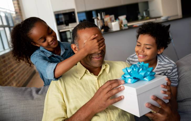 3 em cada 4 consumidores devem gastar entre R$ 100 e R$ 300 com presentes no Dia dos Pais