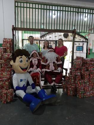 CDL Sinop e Sicoob Norte MT entregam mais de 600 presentes para crianças da EMEI Tatiana Belinky